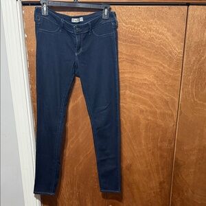 7R Hollister Dark Wash Jeans